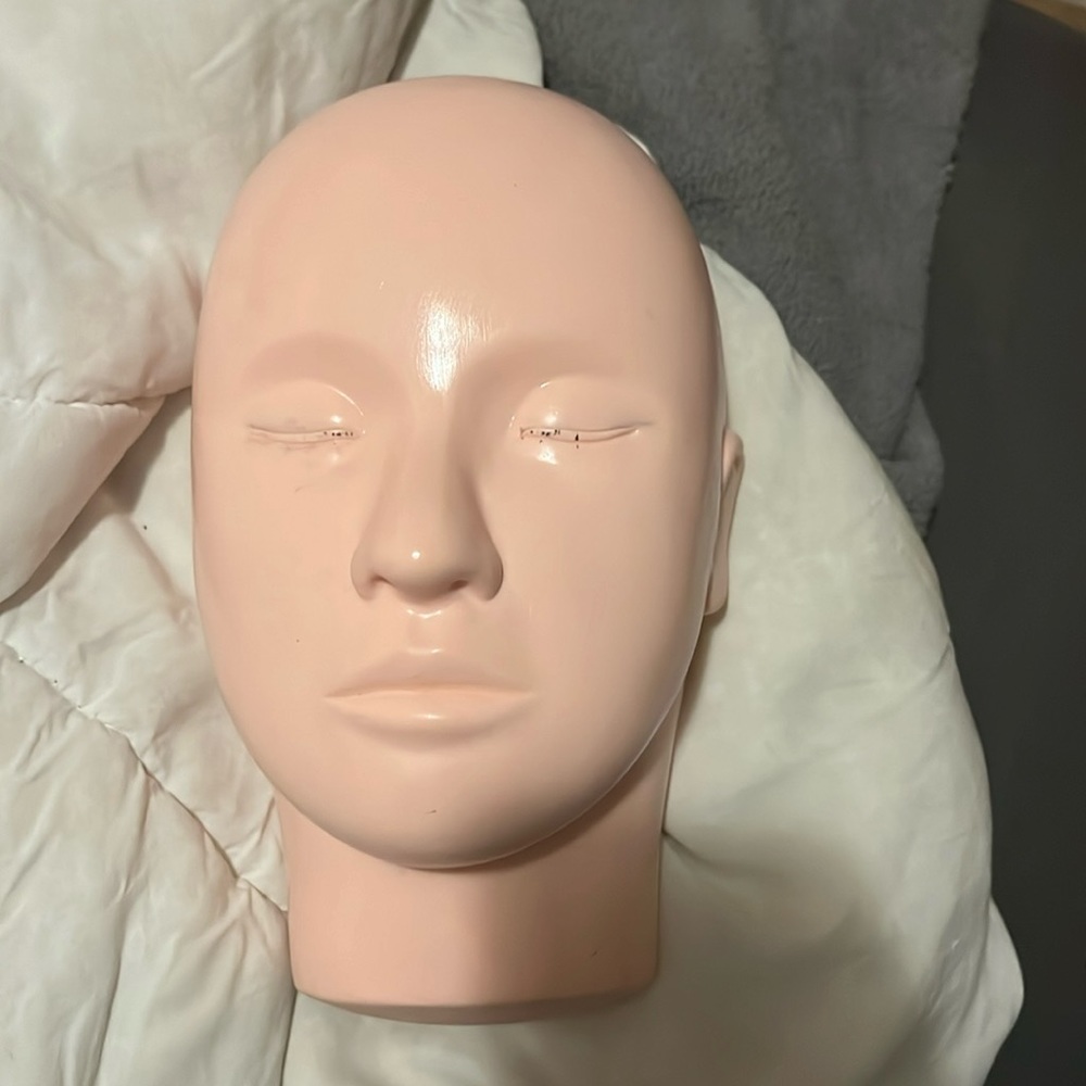 Makeup head